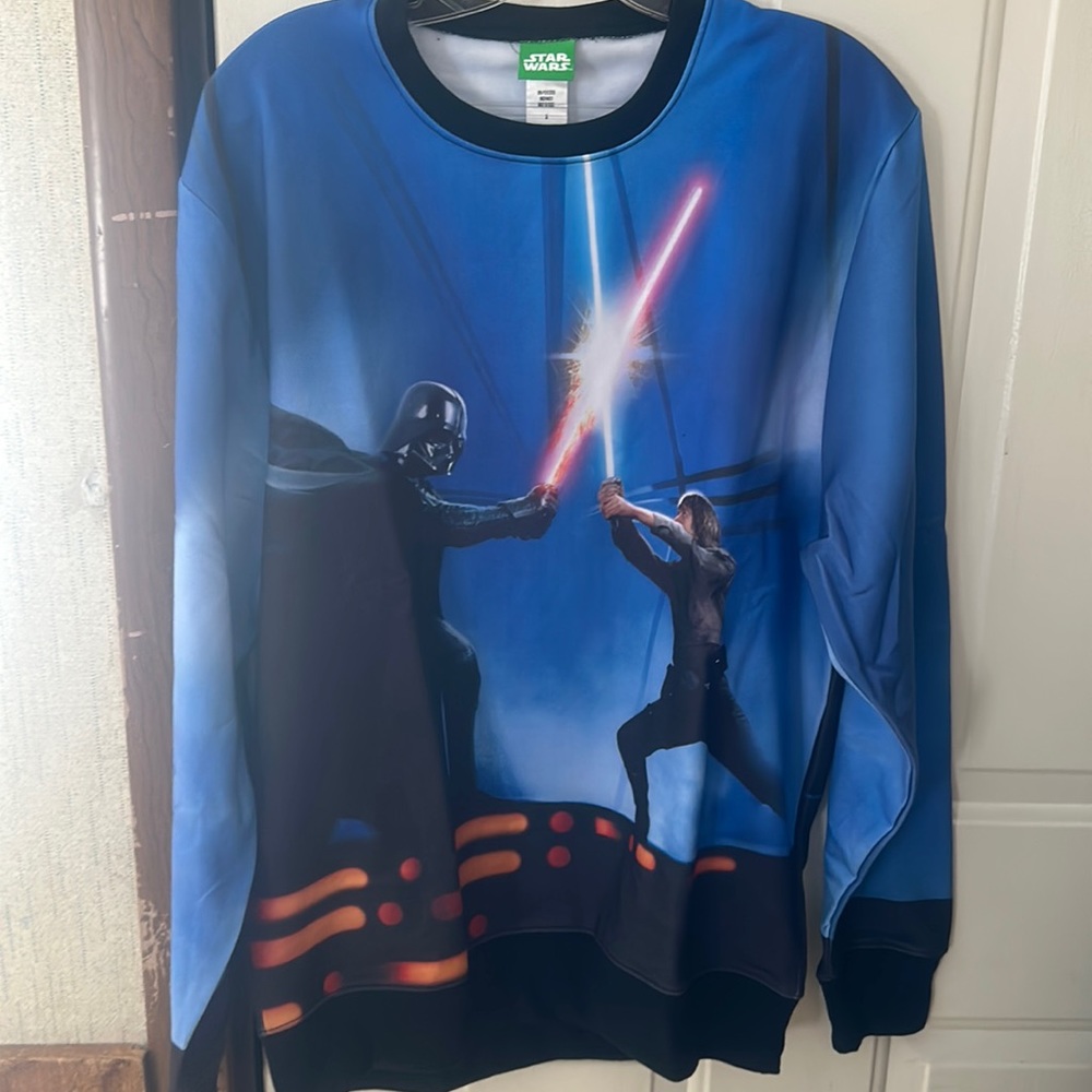 STAR WARS (DISNEY) MEN'S FAMILY FIGHT GRAPHIC SWEATSHIRT: NWOT: SZ M